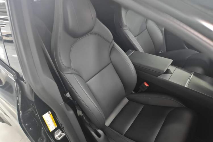 Used Tesla Model Y L 2025 Model Long-Range All-Wheel-Drive Version Right Front Seat