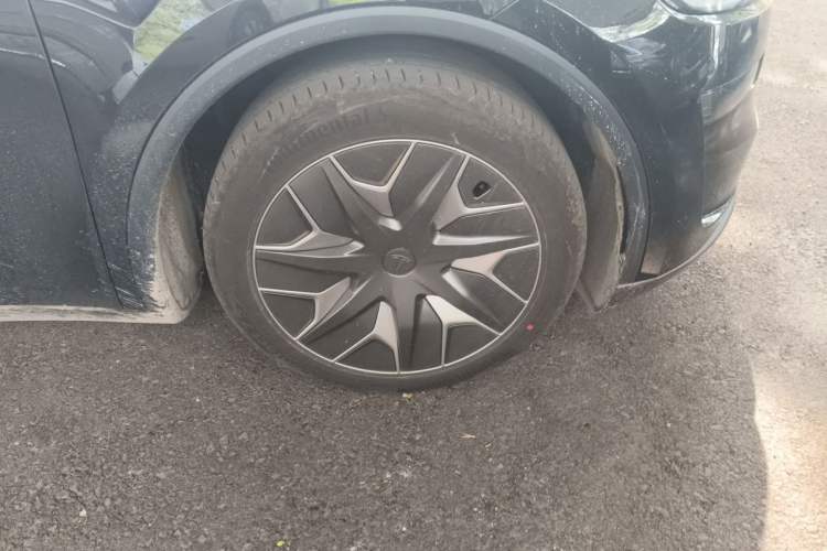 Used Tesla Model Y L 2025 Model Long-Range All-Wheel-Drive Version Right Front Wheel Hub