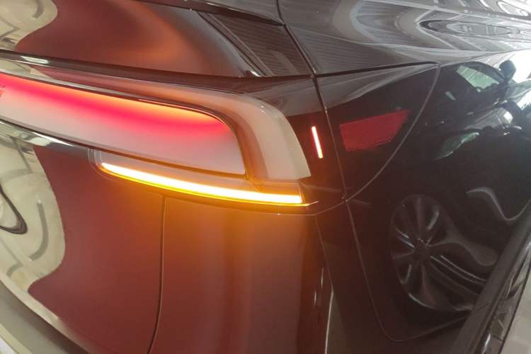 Used Tesla Model Y L 2025 Model Long-Range All-Wheel-Drive Version Right Rear Taillight