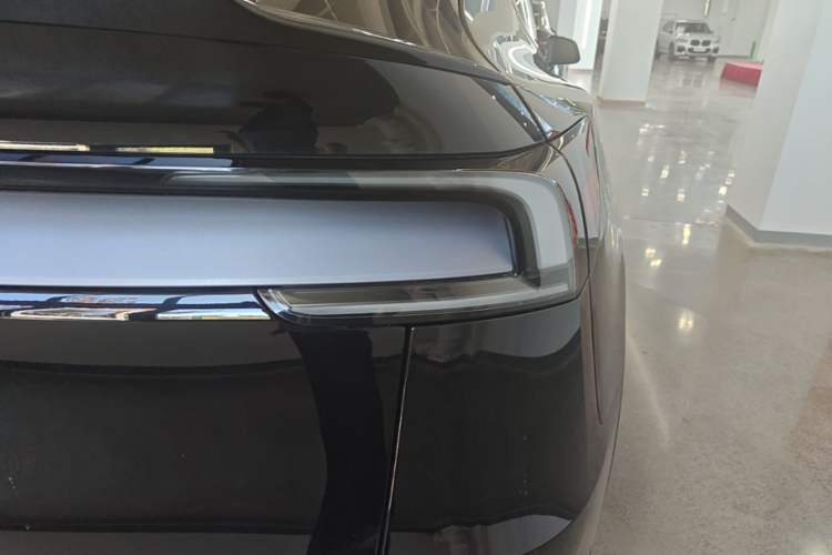 Used Tesla Model Y L 2025 Model Long-Range All-Wheel-Drive Version Right Rear Taillight