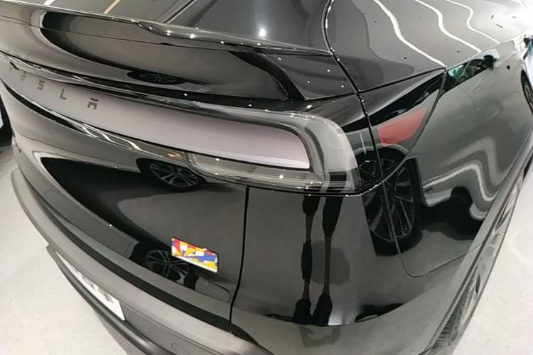 Used Tesla Model Y L 2025 Model Long-Range All-Wheel-Drive Version Right Rear Taillight