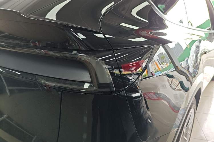Used Tesla Model Y L 2025 Model Long-Range All-Wheel-Drive Version Right Rear Taillight