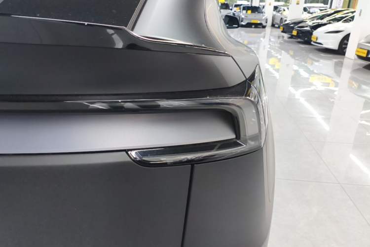 Used Tesla Model Y L 2025 Model Long-Range All-Wheel-Drive Version Right Rear Taillight