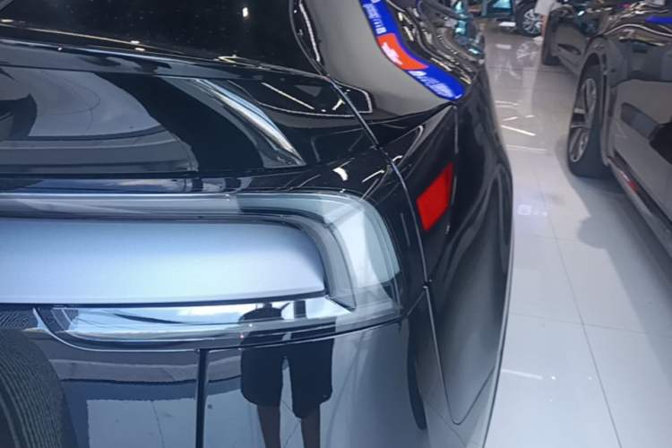 Used Tesla Model Y L 2025 Model Long-Range All-Wheel-Drive Version Right Rear Taillight