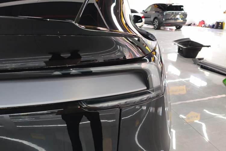 Used Tesla Model Y L 2025 Model Long-Range All-Wheel-Drive Version Right Rear Taillight
