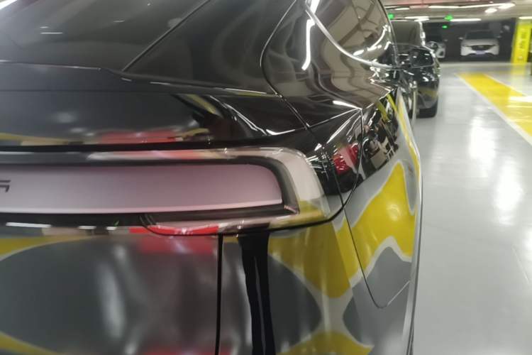 Used Tesla Model Y L 2025 Model Long-Range All-Wheel-Drive Version Right Rear Taillight