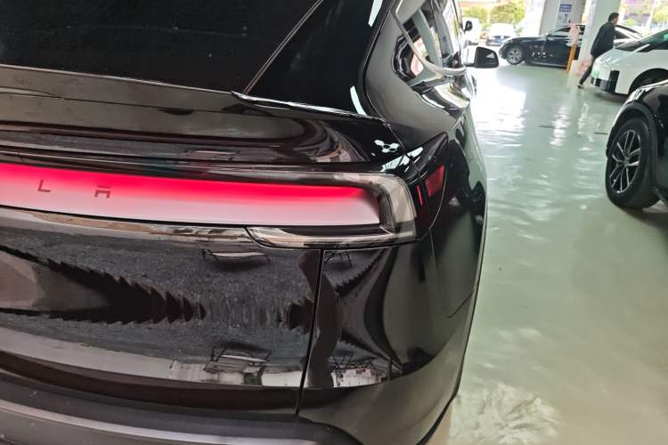 Used Tesla Model Y L 2025 Model Long-Range All-Wheel-Drive Version Right Rear Taillight