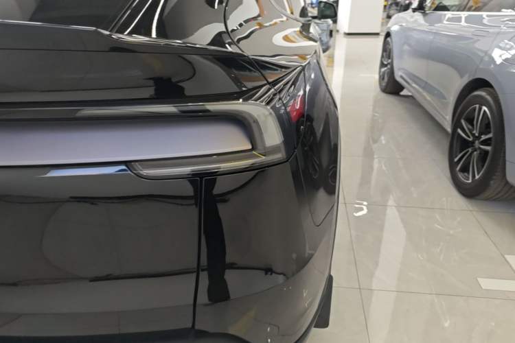 Used Tesla Model Y L 2025 Model Long-Range All-Wheel-Drive Version Right Rear Taillight