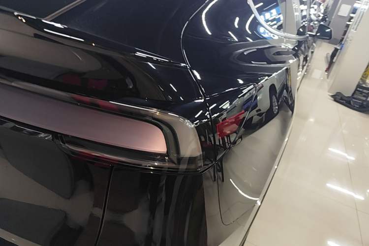 Used Tesla Model Y L 2025 Model Long-Range All-Wheel-Drive Version Right Rear Taillight
