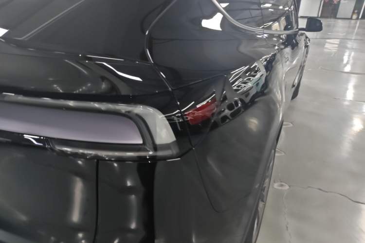 Used Tesla Model Y L 2025 Model Long-Range All-Wheel-Drive Version Right Rear Taillight