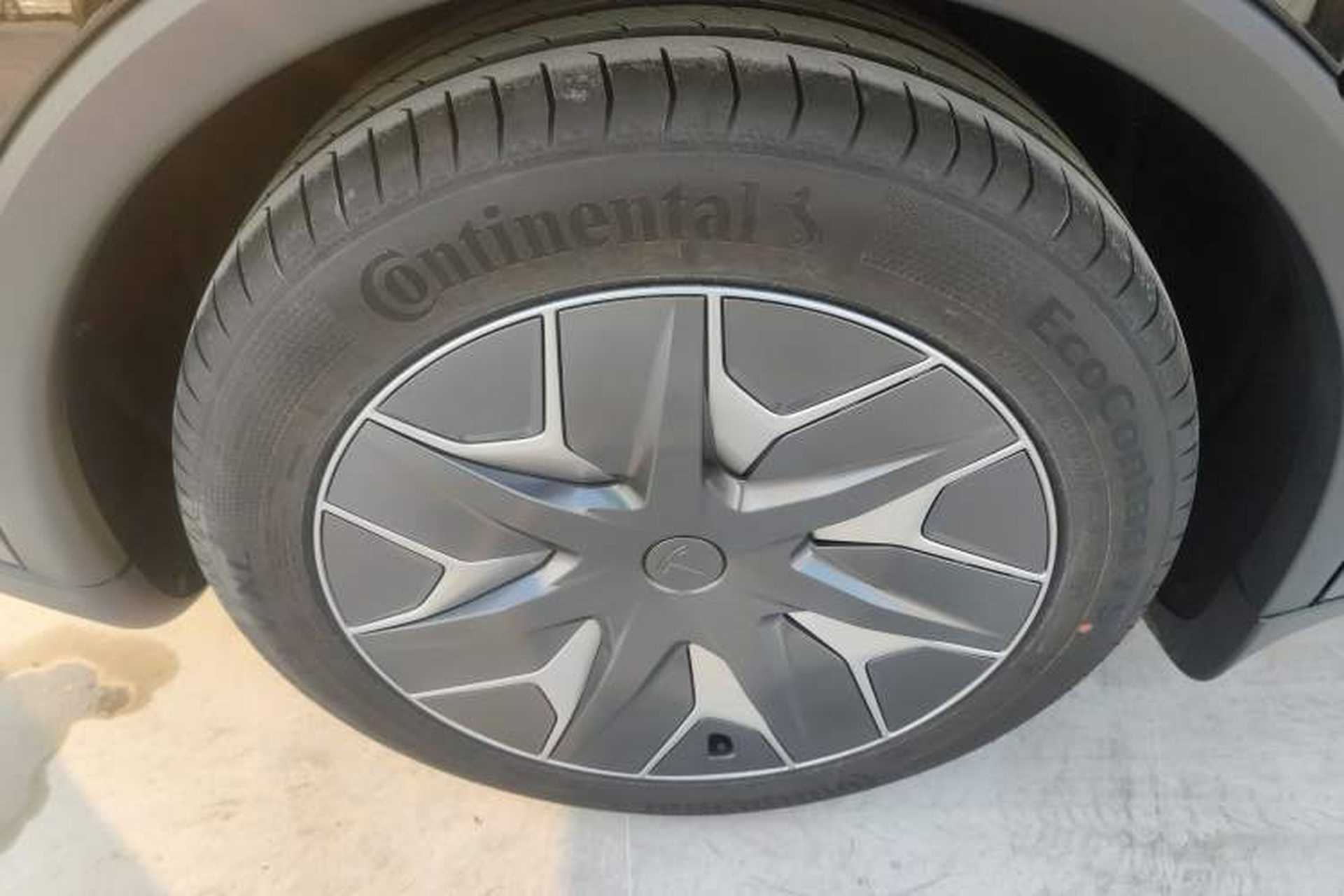 Used Tesla Model Y L 2025 Model Long-Range All-Wheel-Drive Version Right Rear Wheel Hub