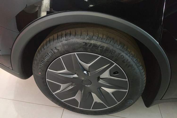 Used Tesla Model Y L 2025 Model Long-Range All-Wheel-Drive Version Right Rear Wheel Hub