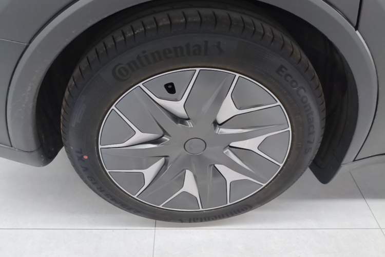 Used Tesla Model Y L 2025 Model Long-Range All-Wheel-Drive Version Right Rear Wheel Hub