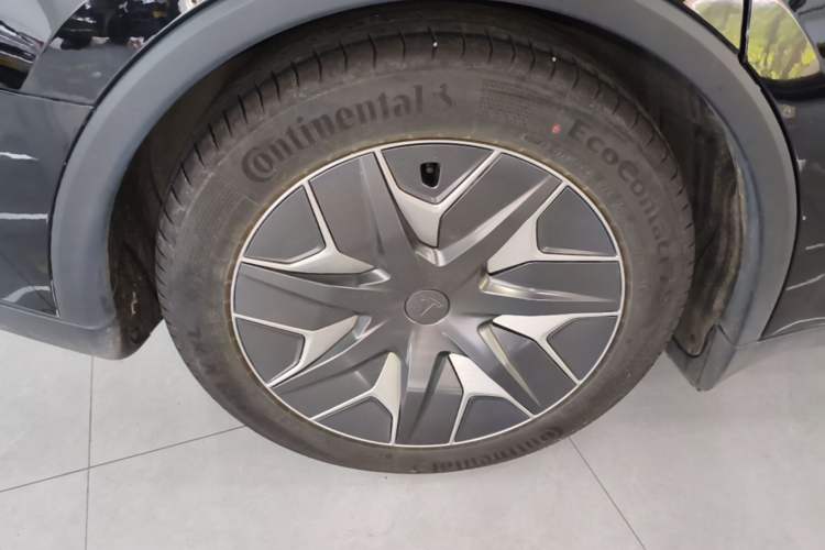 Used Tesla Model Y L 2025 Model Long-Range All-Wheel-Drive Version Right Rear Wheel Hub
