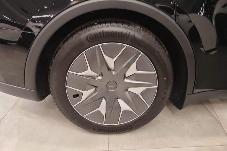 Used Tesla Model Y L 2025 Model Long-Range All-Wheel-Drive Version Right Rear Wheel Hub