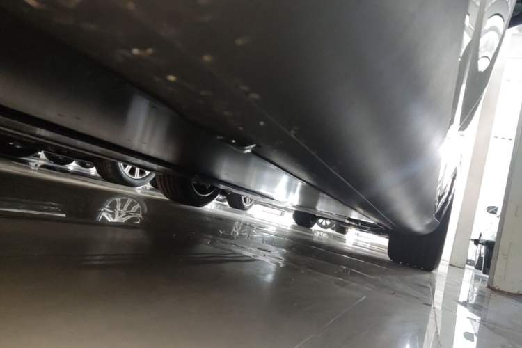 Used Tesla Model Y L 2025 Model Long-Range All-Wheel-Drive Version Right Side Sill