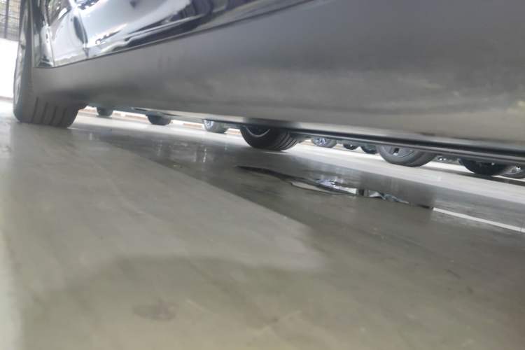 Used Tesla Model Y L 2025 Model Long-Range All-Wheel-Drive Version Right Side Sill