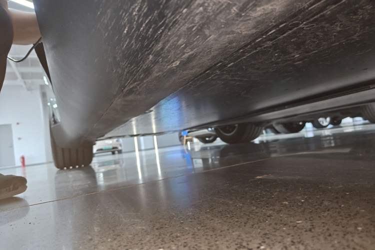 Used Tesla Model Y L 2025 Model Long-Range All-Wheel-Drive Version Right Side Sill