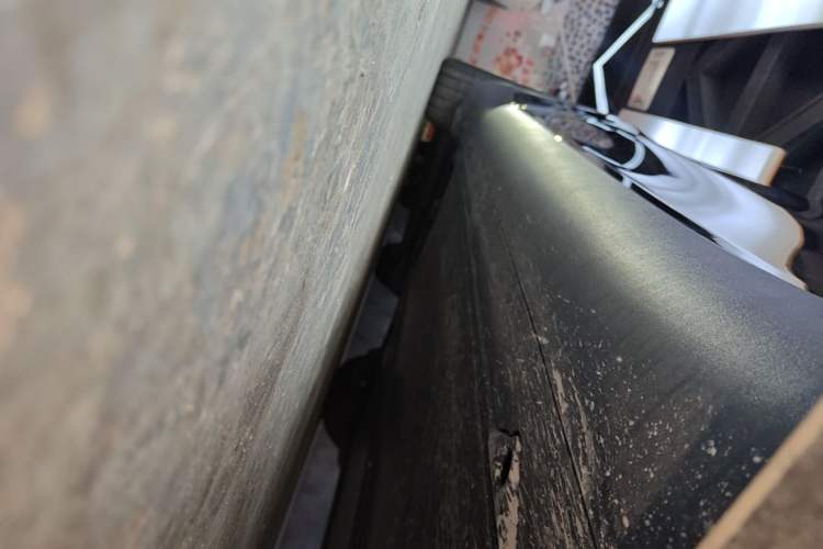Used Tesla Model Y L 2025 Model Long-Range All-Wheel-Drive Version Right Side Sill