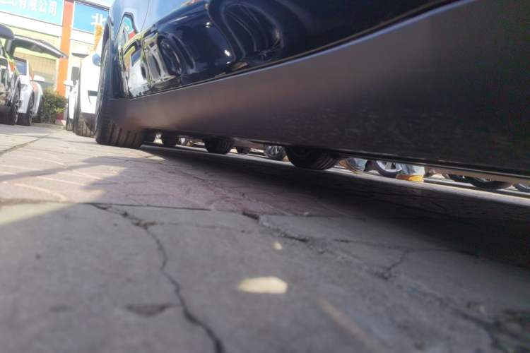 Used Tesla Model Y L 2025 Model Long-Range All-Wheel-Drive Version Right Side Sill