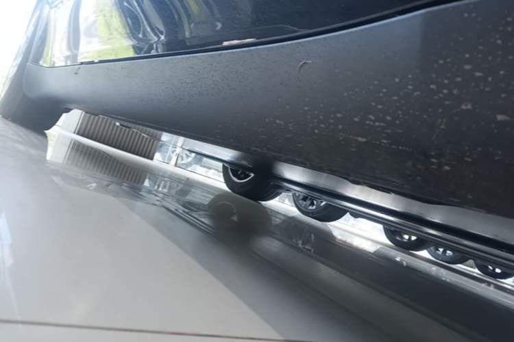 Used Tesla Model Y L 2025 Model Long-Range All-Wheel-Drive Version Right Side Sill