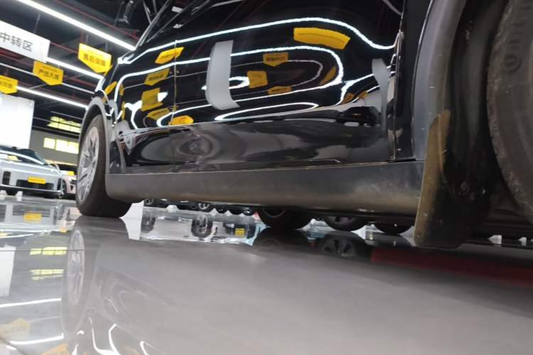 Used Tesla Model Y L 2025 Model Long-Range All-Wheel-Drive Version Right Side Sill
