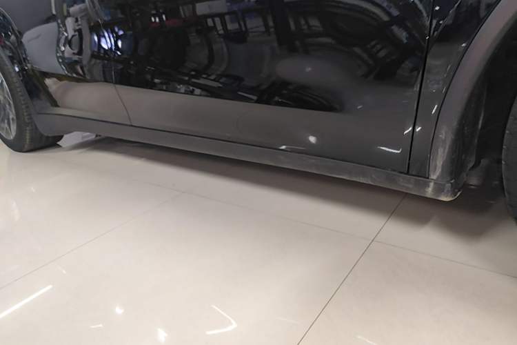 Used Tesla Model Y L 2025 Model Long-Range All-Wheel-Drive Version Right Side Sill