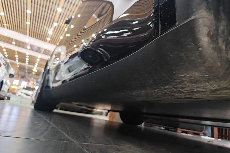 Used Tesla Model Y L 2025 Model Long-Range All-Wheel-Drive Version Right Side Sill