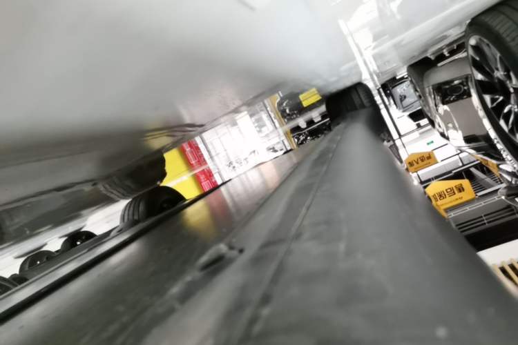 Used Tesla Model Y L 2025 Model Long-Range All-Wheel-Drive Version Right Side Sill
