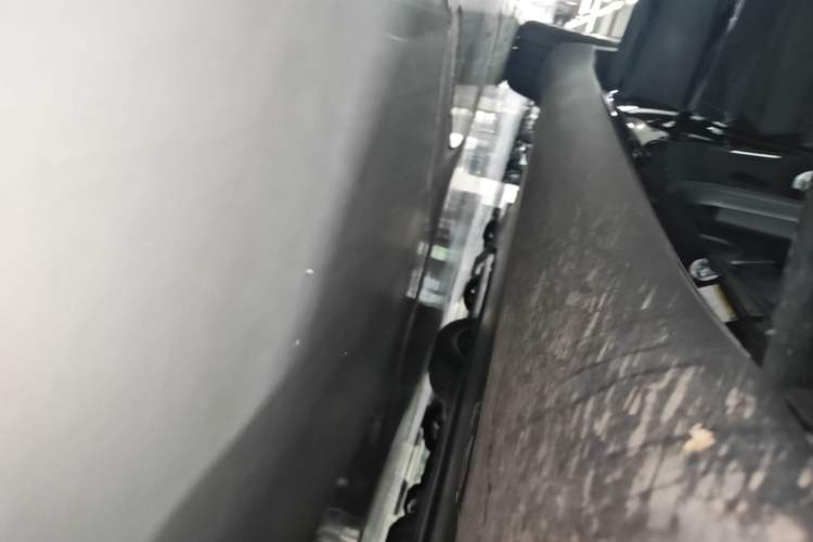 Used Tesla Model Y L 2025 Model Long-Range All-Wheel-Drive Version Right Side Sill