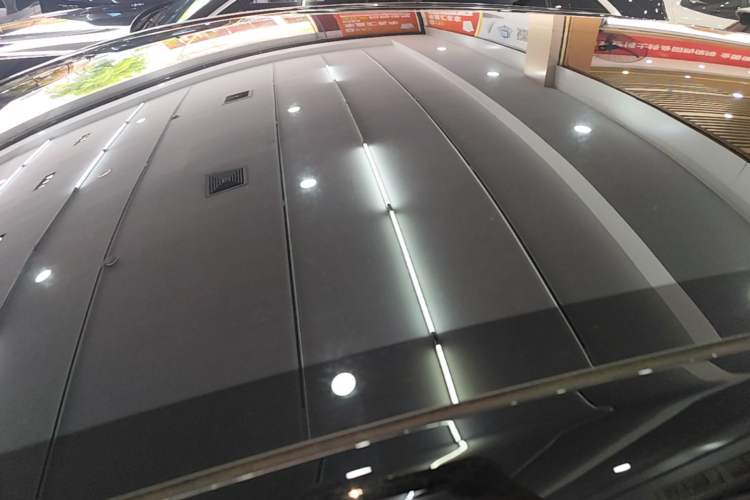 Used Tesla Model Y L 2025 Model Long-Range All-Wheel-Drive Version Roof