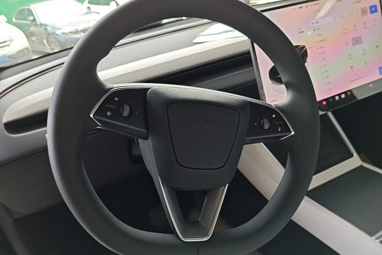 Used Tesla Model Y L 2025 Model Long-Range All-Wheel-Drive Version Steering Wheel