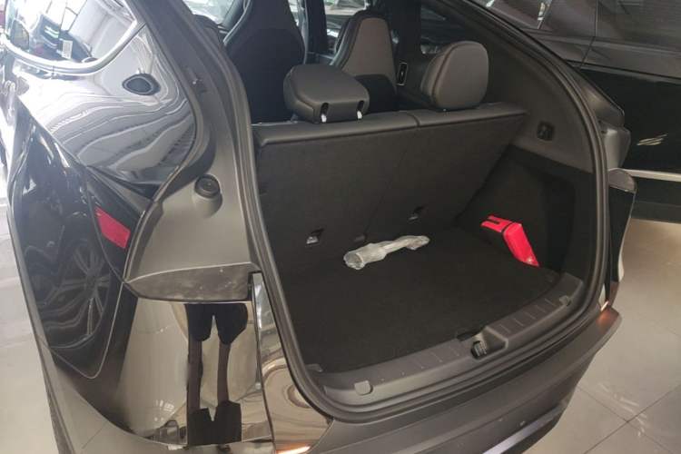 Used Tesla Model Y L 2025 Model Long-Range All-Wheel-Drive Version Trunk