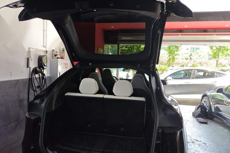 Used Tesla Model Y L 2025 Model Long-Range All-Wheel-Drive Version Trunk