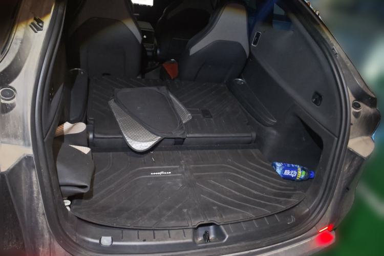 Used Tesla Model Y L 2025 Model Long-Range All-Wheel-Drive Version Trunk
