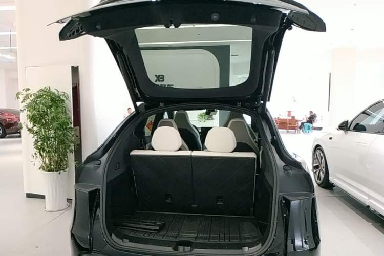 Used Tesla Model Y L 2025 Model Long-Range All-Wheel-Drive Version Trunk