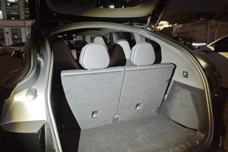 Used Tesla Model Y L 2025 Model Long-Range All-Wheel-Drive Version Trunk