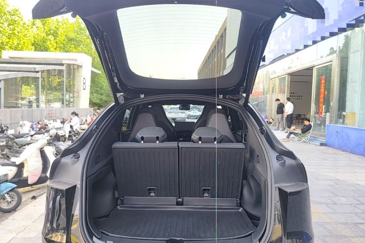 Used Tesla Model Y L 2025 Model Long-Range All-Wheel-Drive Version Trunk