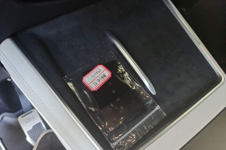 Used Tesla Model Y L 2025 Model Long-Range All-Wheel-Drive Version Vehicle Key
