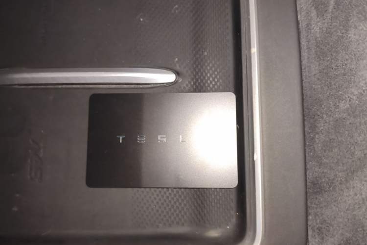 Used Tesla Model Y L 2025 Model Long-Range All-Wheel-Drive Version Vehicle Key