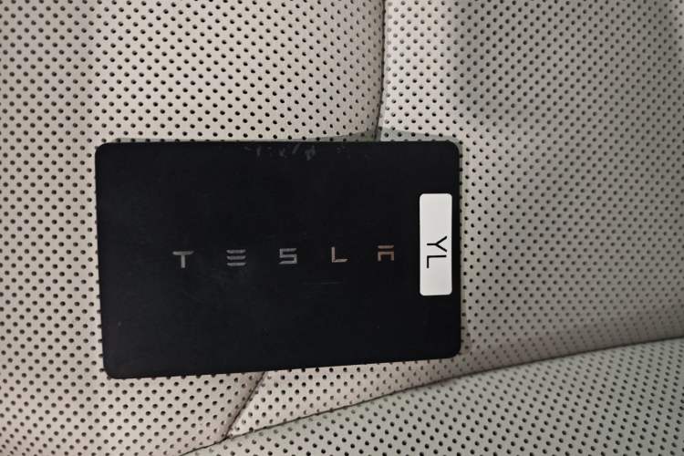 Used Tesla Model Y L 2025 Model Long-Range All-Wheel-Drive Version Vehicle Key