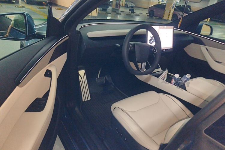 Used Tesla Model Y L 2025 Model Long-Range All-Wheel-Drive Version Driver Seat