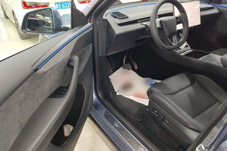 Used Tesla Model Y L 2025 Model Long-Range All-Wheel-Drive Version Driver Seat