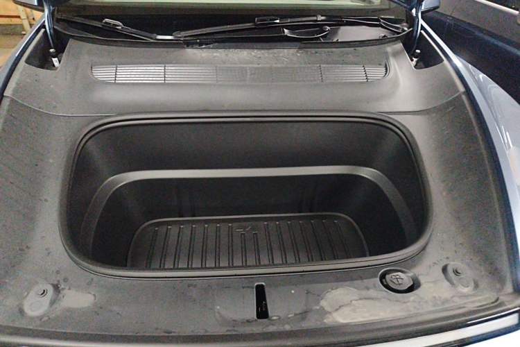 Used Tesla Model Y L 2025 Model Long-Range All-Wheel-Drive Version Engine Bay