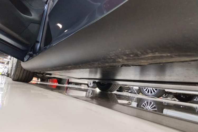 Used Tesla Model Y L 2025 Model Long-Range All-Wheel-Drive Version Left Side Sill