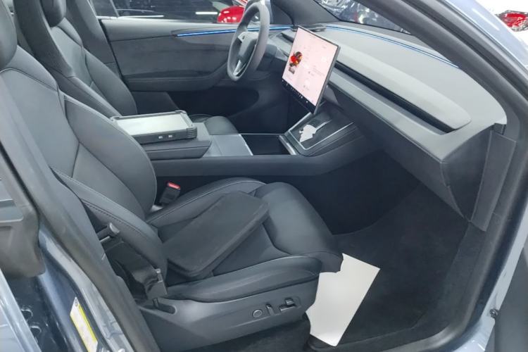 Used Tesla Model Y L 2025 Model Long-Range All-Wheel-Drive Version Right Front Seat