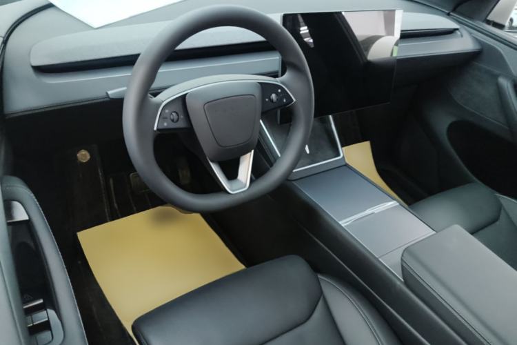Used Tesla Model Y L 2025 Model Long-Range All-Wheel-Drive Version Center Console