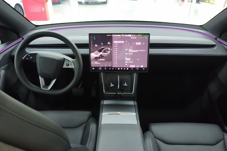 Used Tesla Model Y L 2025 Model Long-Range All-Wheel-Drive Version Center Console