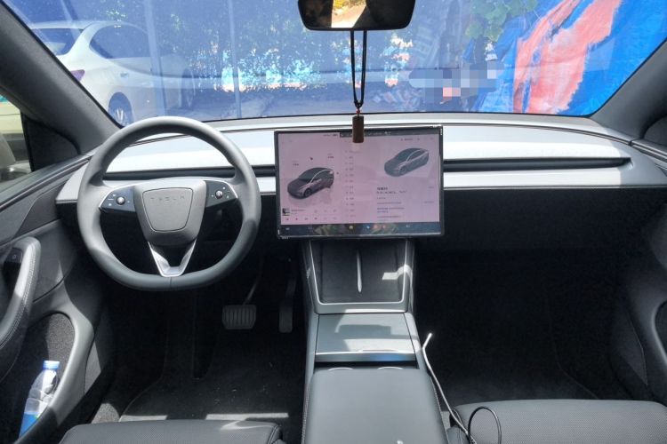 Used Tesla Model Y L 2025 Model Long-Range All-Wheel-Drive Version Center Console