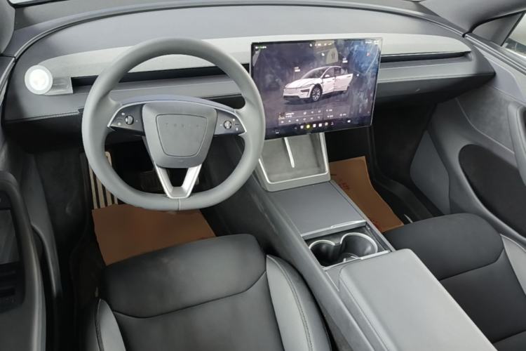 Used Tesla Model Y L 2025 Model Long-Range All-Wheel-Drive Version Center Console